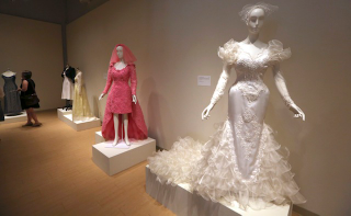 Illustration for article titled Look at All These Ridiculous American Wedding Dresses